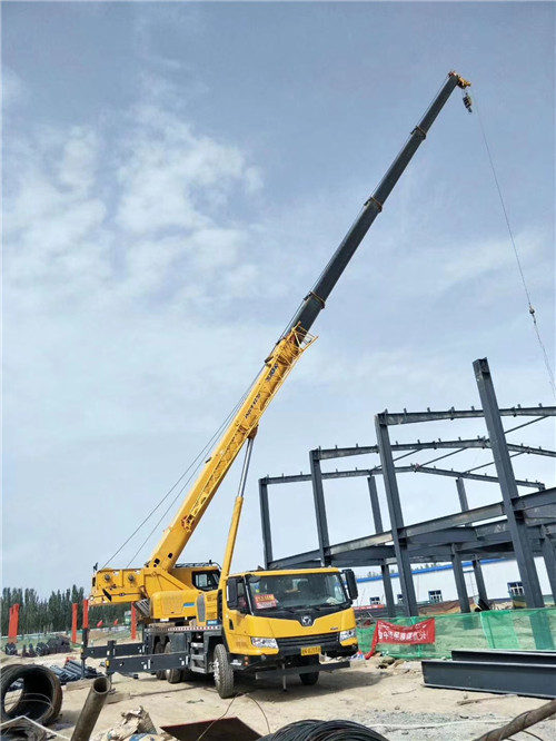 色达县超高层建筑钢结构吊装案例